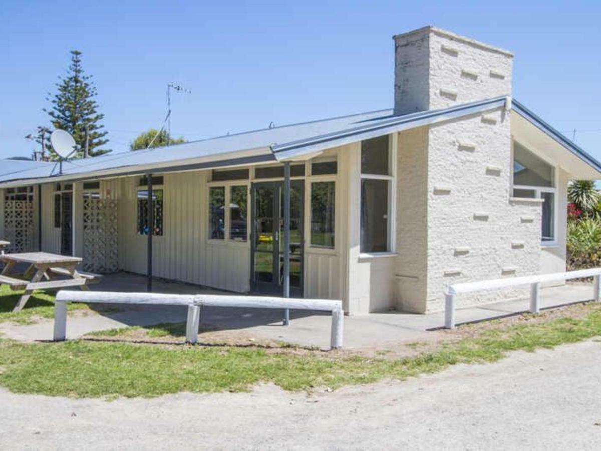 Mahia Motel And Holiday Park Exterior photo